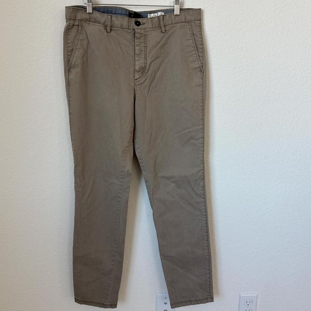 H&M Men's‎ Mid Rise Slim Fit Button Up Straight Leg Khaki Pants, size 34R